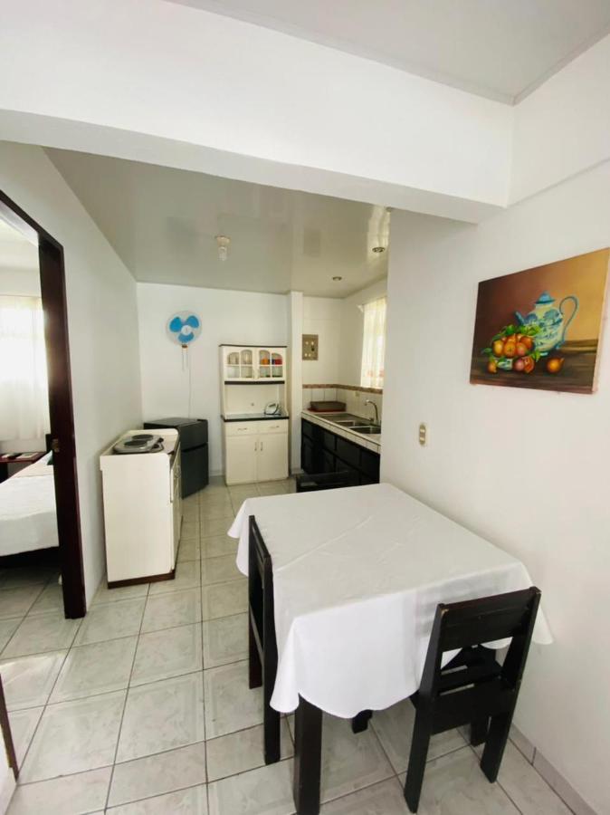 Hotel Alicia La Fortuna Bagian luar foto